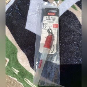 Supreme floatable LED mini glow stick with replaceable batteries